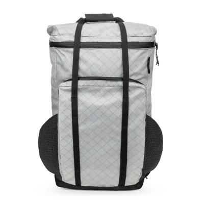 Profile view of the white 25L pack emphasizing the deep 0.5L bottle sleeve and compression