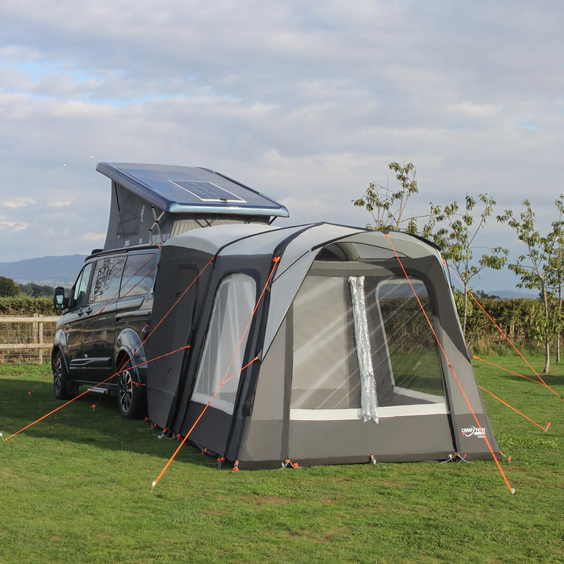 The Moto Tudor is a masterclass in versatile design, solving a common headache for van owners by being fully compatible with both barndoor and tailgate configurations.